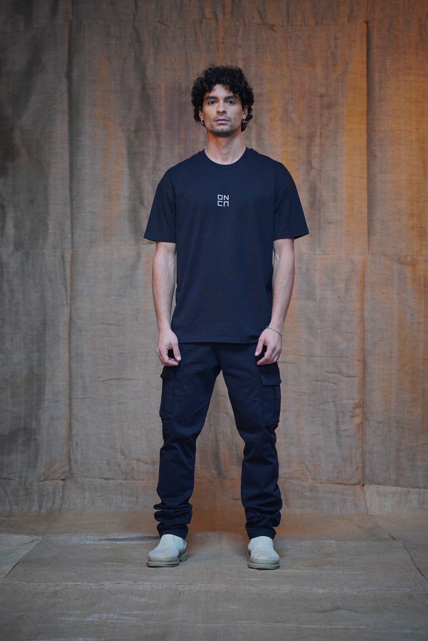T-SHIRT ABOVE NERA