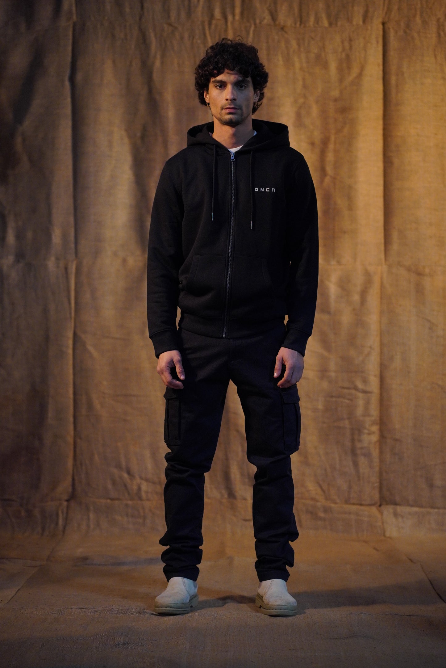 FELPA ZIP NERA