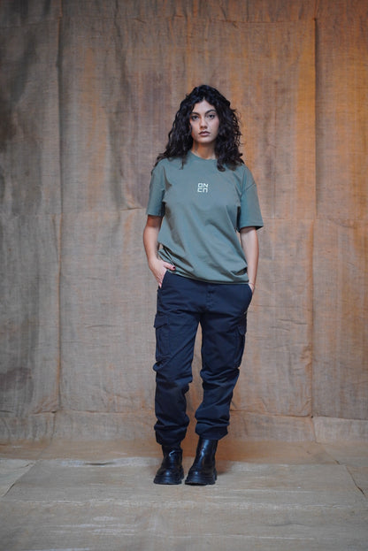 T-SHIRT ABOVE KHAKI