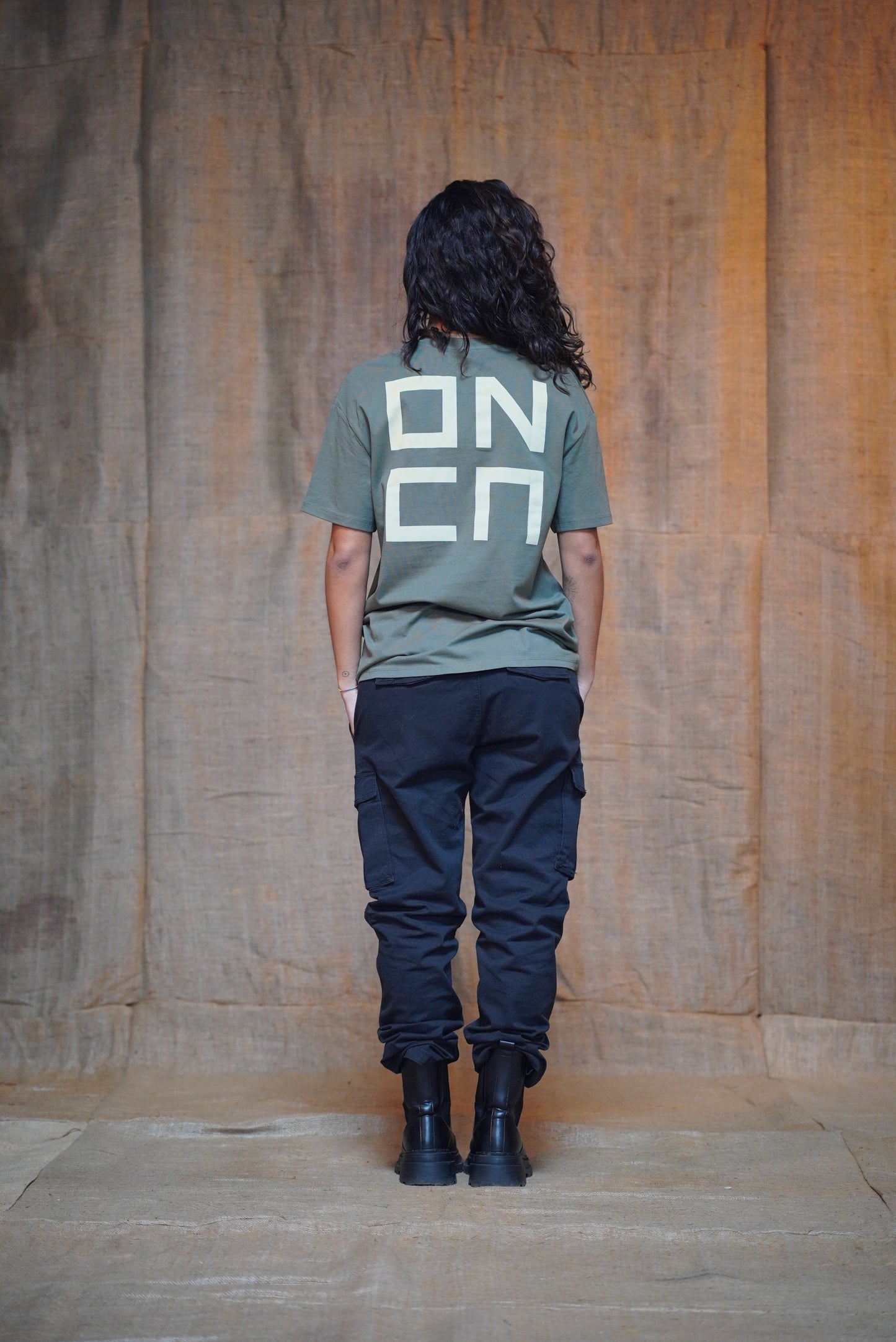 T-SHIRT ABOVE KHAKI