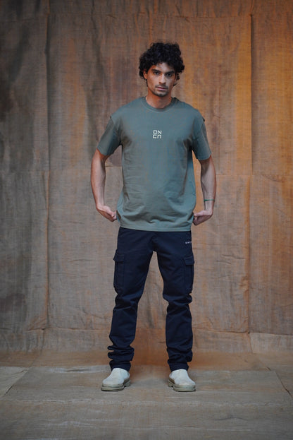 T-SHIRT ABOVE KHAKI