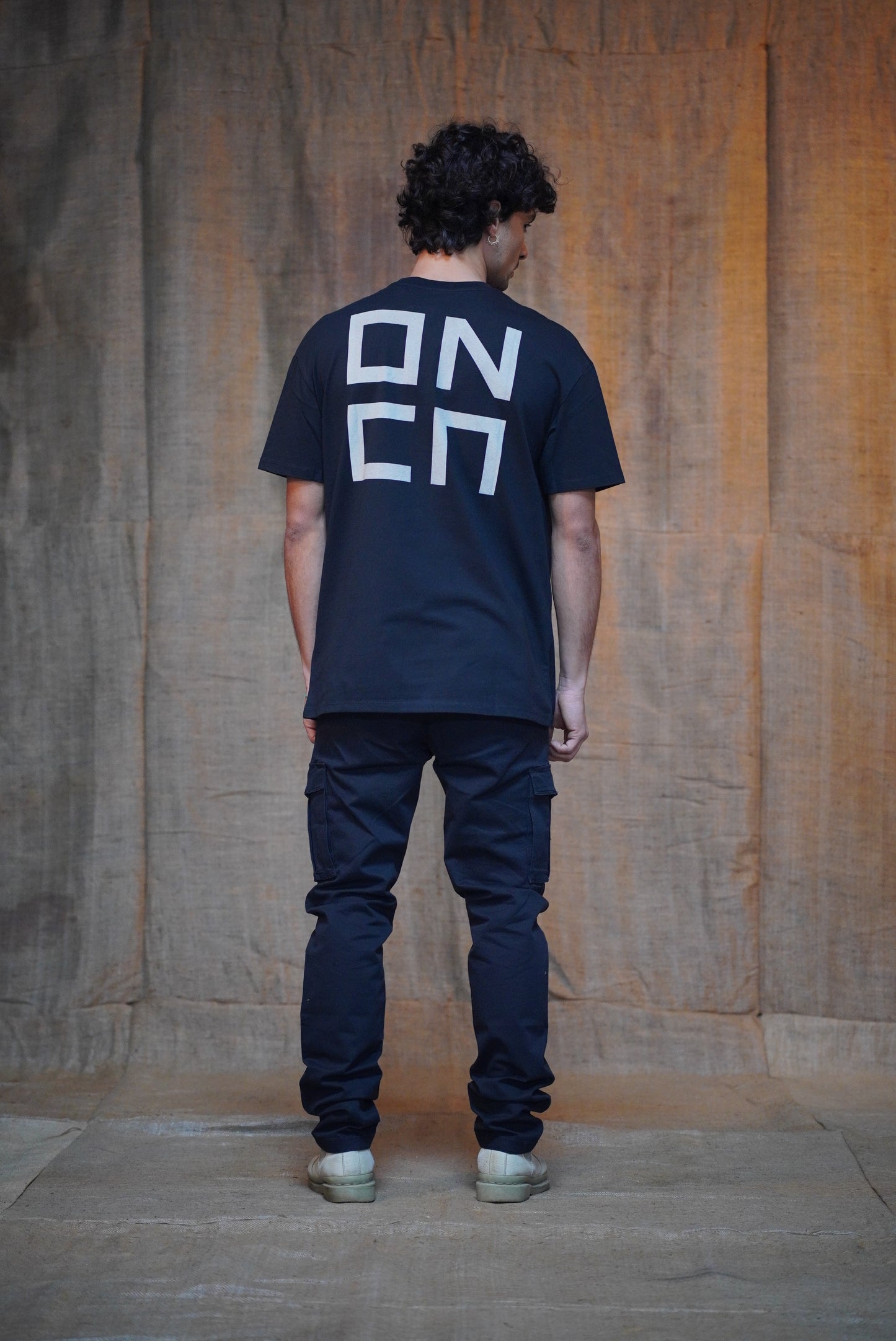 T-SHIRT ABOVE NERA