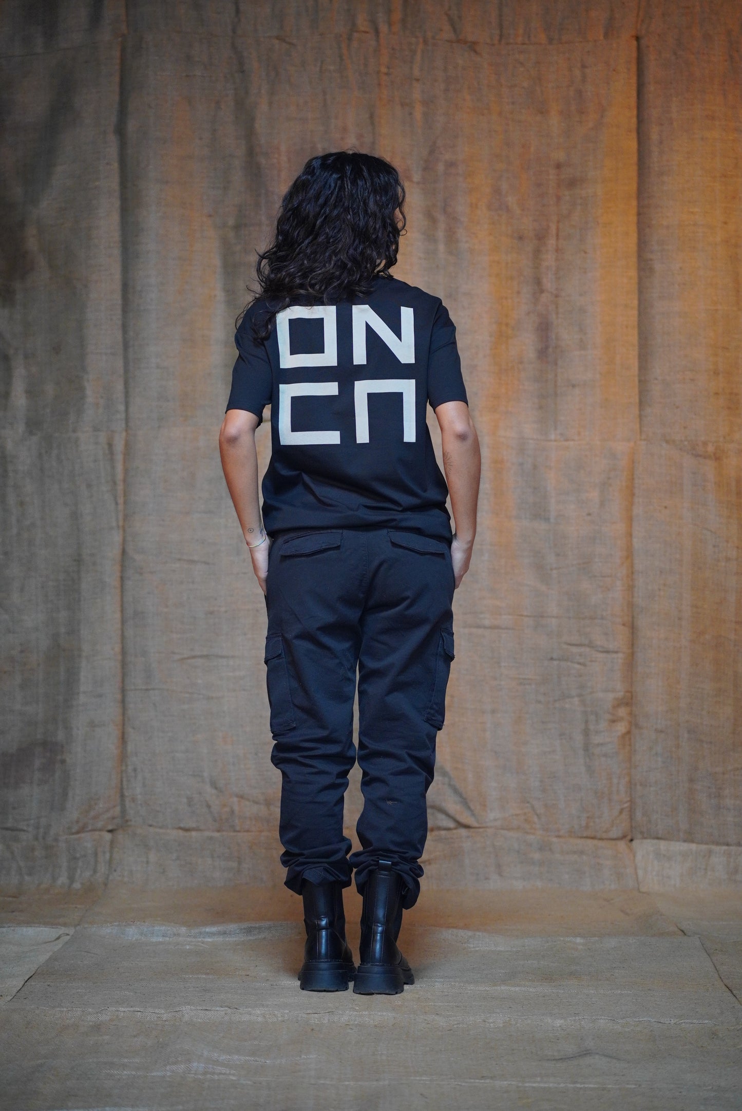 T-SHIRT ABOVE NERA