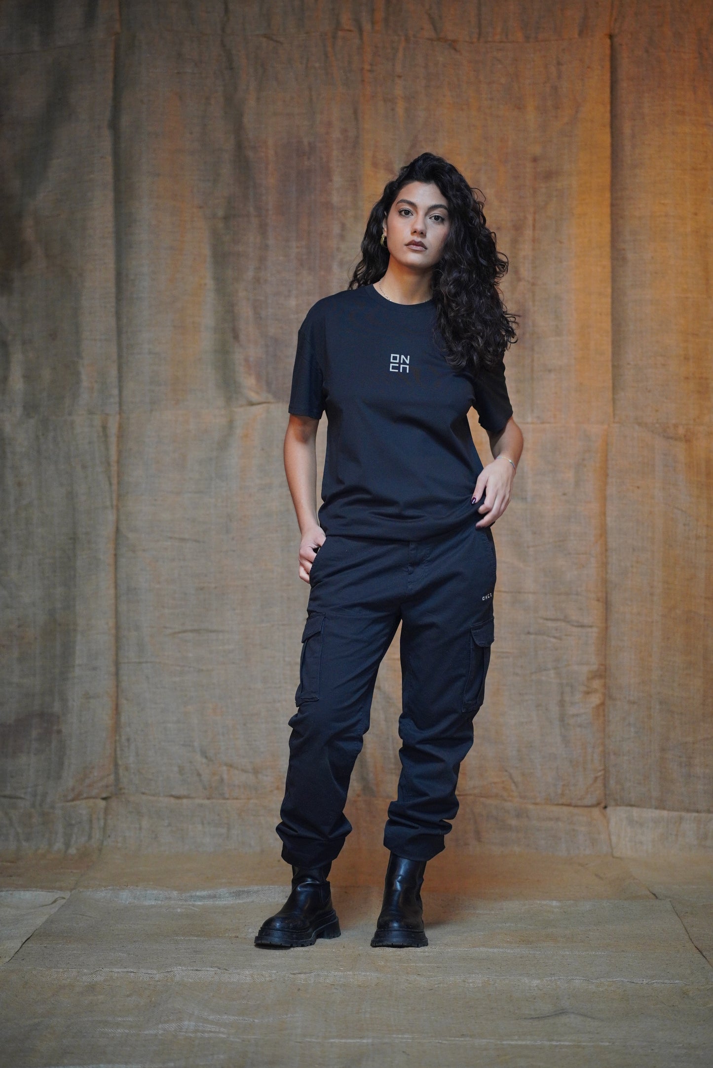 T-SHIRT ABOVE NERA